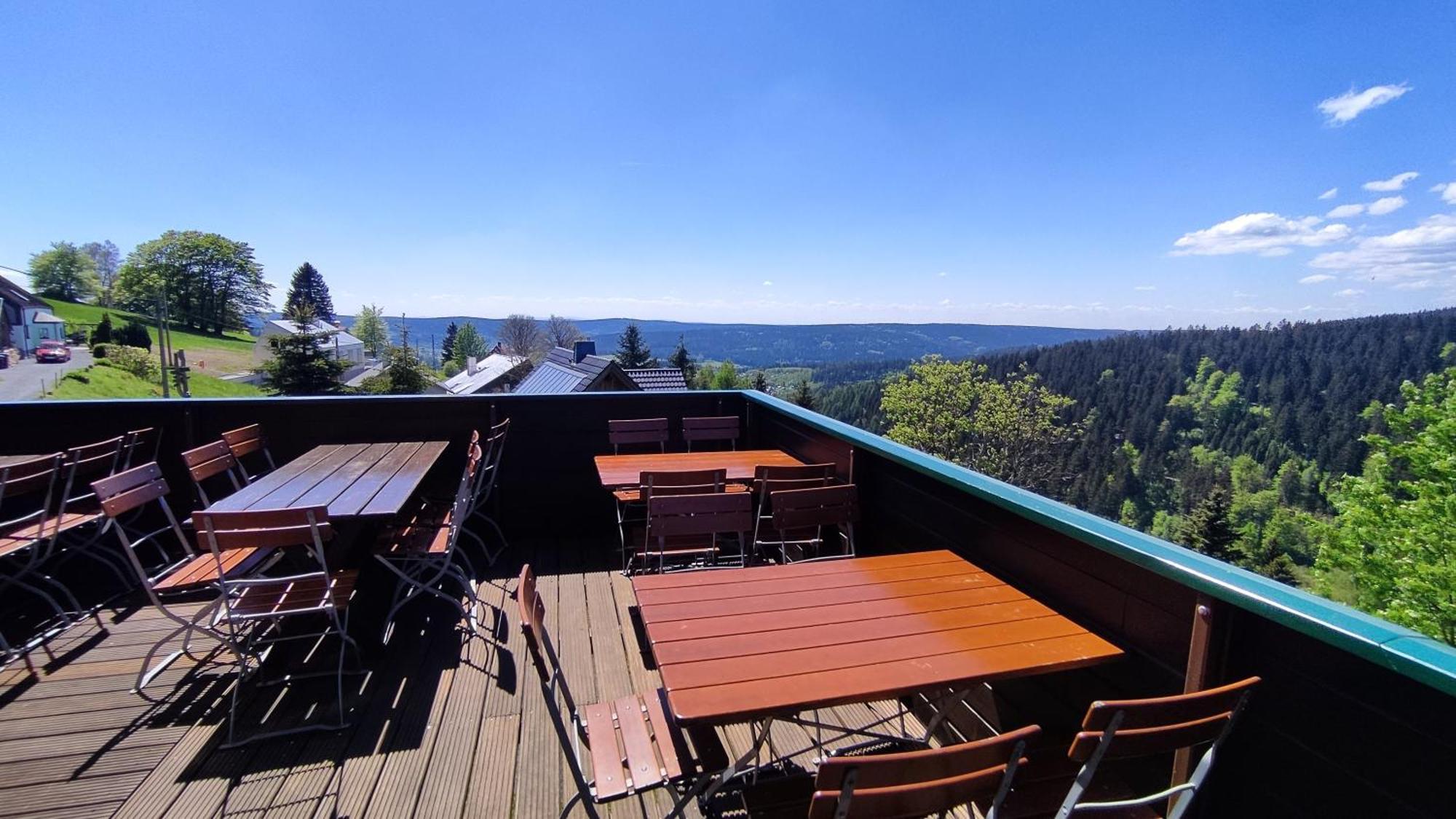 Berggasthaus & Pension Schoene Aussicht Klingenthal Esterno foto