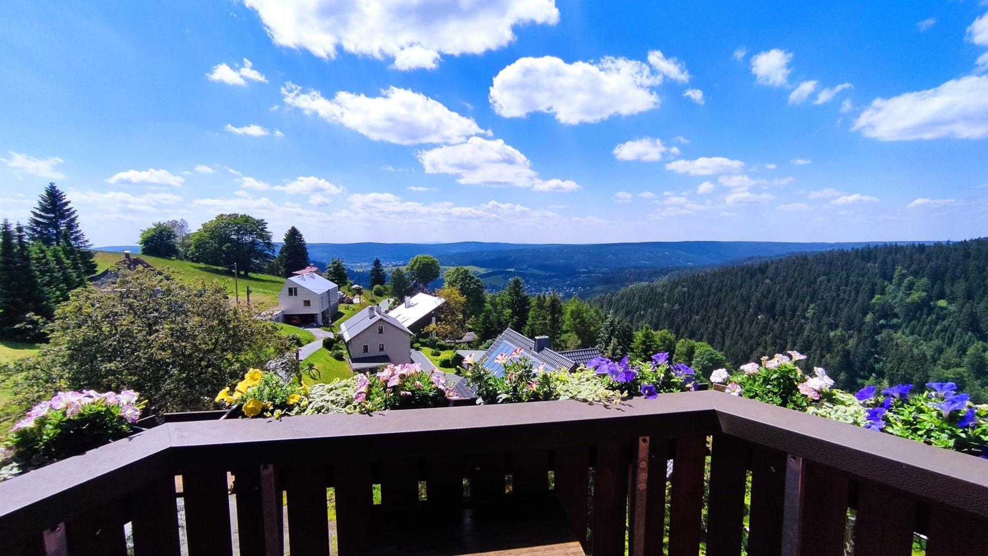Berggasthaus & Pension Schoene Aussicht Klingenthal Esterno foto
